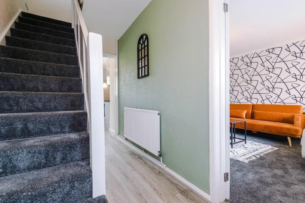 Cheerful 3 Bedroom Home With Parking Near Chester Saughall Exterior foto